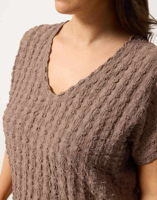 Yours Clothing Bubble textured t-shirt in brown, 4 of 4