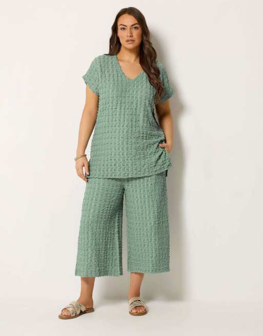 Yours Clothing Bubble textured t-shirt in green, 2 of 4