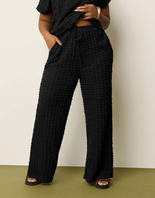 Yours Clothing Bubble textured wide leg trousers in black, 3 of 4