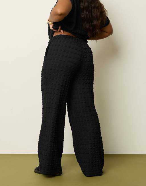 Yours Clothing Bubble textured wide leg trousers in black, 4 of 4