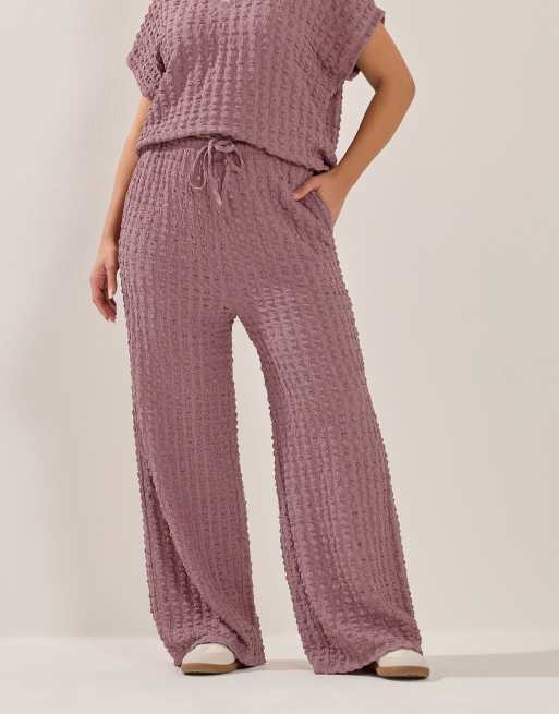 Yours Clothing Bubble textured wide leg trousers in pink, 3 of 4