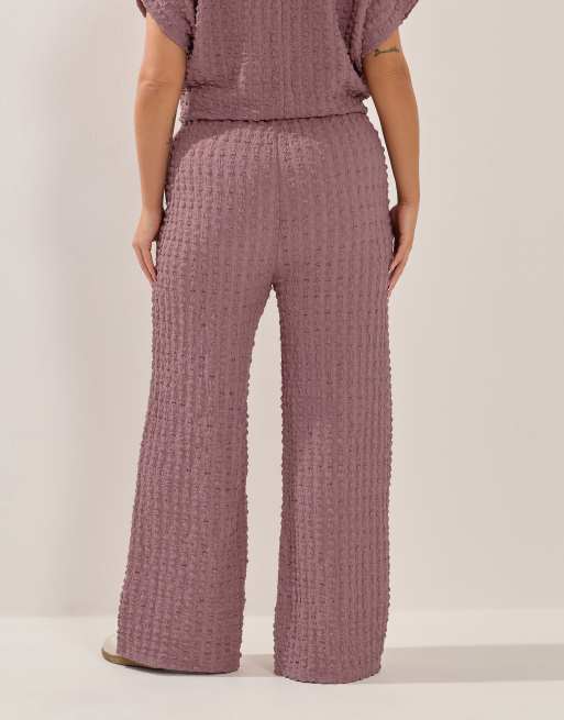 Yours Clothing Bubble textured wide leg trousers in pink, 4 of 4