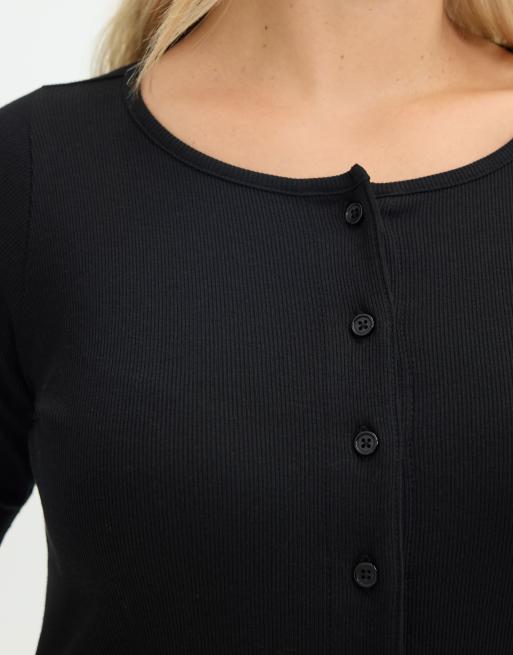 Yours Clothing Button front long sleeve top in black, 4 of 4
