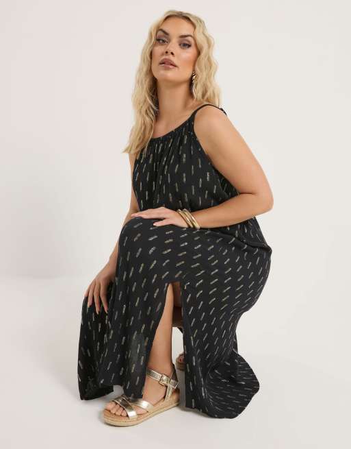 Yours Clothing Crinkle metallic midi dress in black, 3 of 4