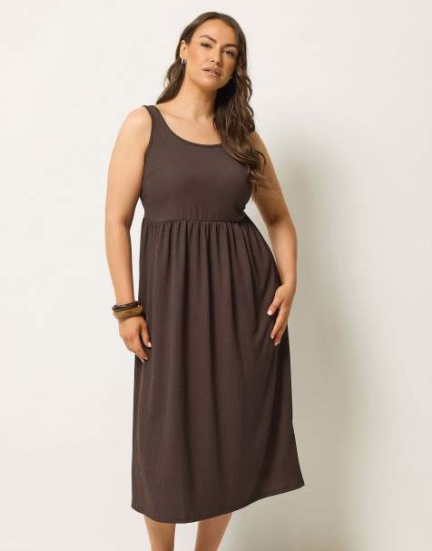 Yours Clothing Crinkle midi dress in brown - view 1