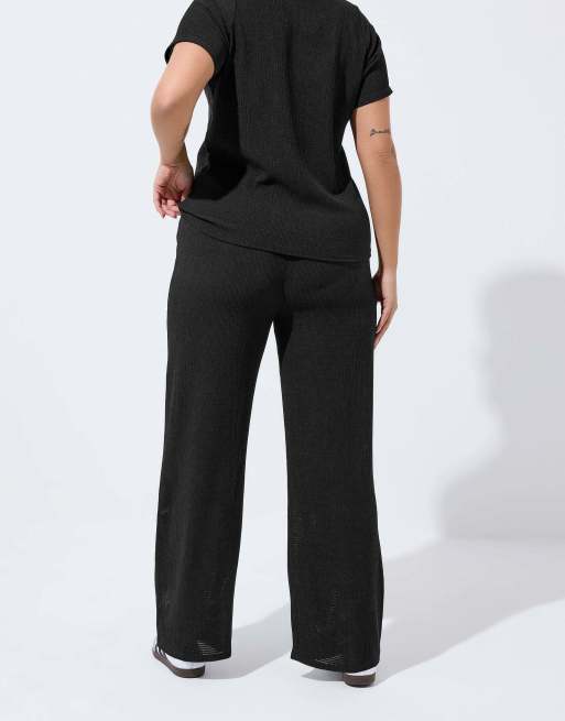 Yours Clothing Crinkle wide leg trousers in black, 2 of 4