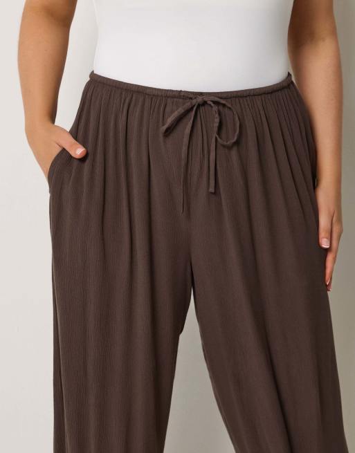 Yours Clothing Cuffed balloon trousers in brown, 4 of 4