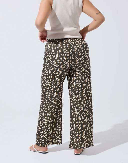 Yours Clothing Deer print wide leg trousers in brown, 2 of 4