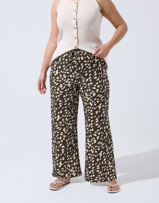 Yours Clothing Deer print wide leg trousers in brown, 3 of 4