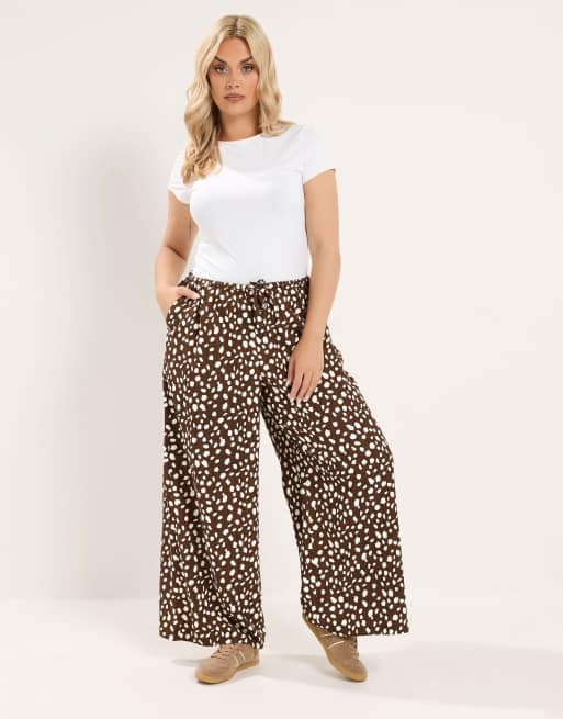 Yours Clothing Deer print wide leg trousers in brown, 2 of 4