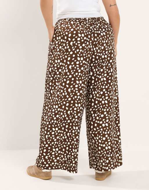 Yours Clothing Deer print wide leg trousers in brown, 3 of 4