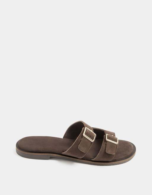 Yours Clothing Double buckle footed mule in extra wide eee fit in brown, 3 of 4