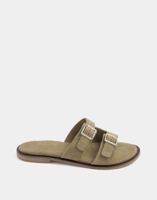 Yours Clothing Double buckle footed mule in extra wide fit in natural, 3 of 4