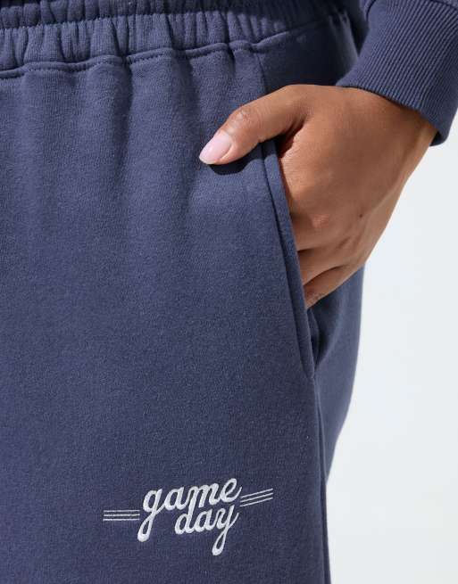 Yours Clothing Embroidered wide leg joggers in navy, 3 of 4