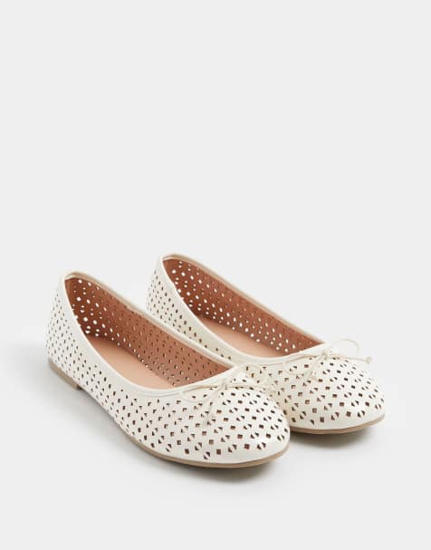 Yours Clothing Faux leather ballet pumps in wide e fit and extra wide eee fit in white - view 1