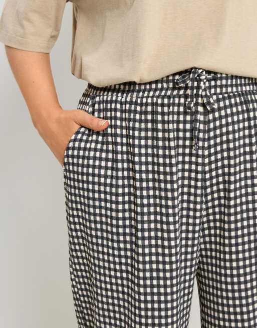 Yours Clothing Gingham wide leg trousers in black, 3 of 4