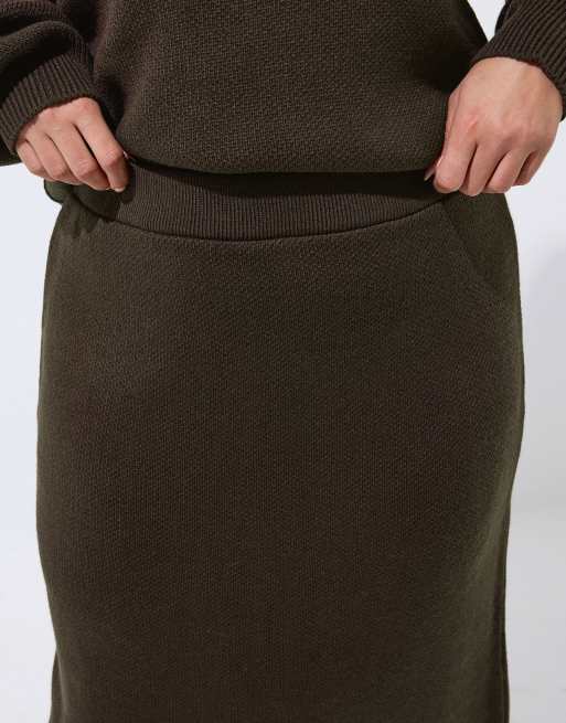 Yours Clothing Knitted midi skirt in brown, 4 of 5