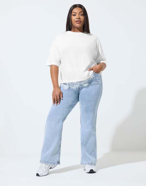 Yours Clothing Lace hem t-shirt in white, 2 of 4