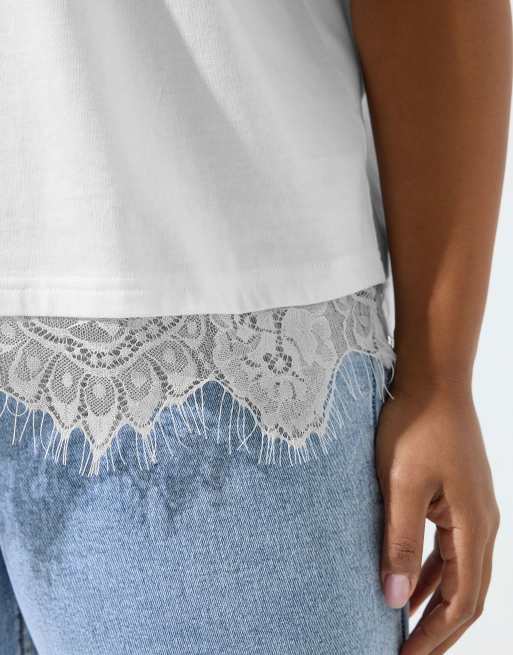 Yours Clothing Lace hem t-shirt in white, 3 of 4