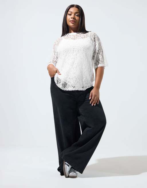 Yours Clothing Lace t-shirt in white, 2 of 4