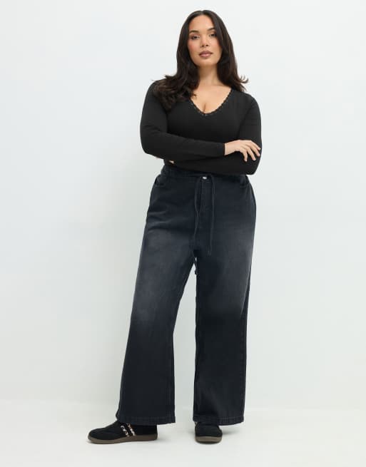 Yours Clothing Lace v-neck long sleeve bodysuit in black, 2 of 4