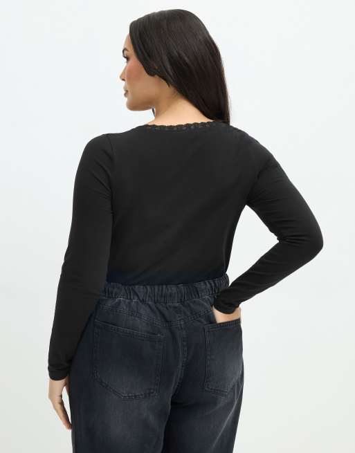 Yours Clothing Lace v-neck long sleeve bodysuit in black, 3 of 4