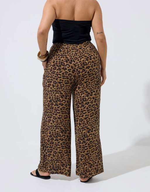 Yours Clothing Leopard crinkle wide leg trousers in brown, 3 of 4