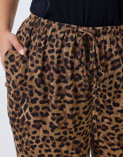 Yours Clothing Leopard crinkle wide leg trousers in brown, 4 of 4