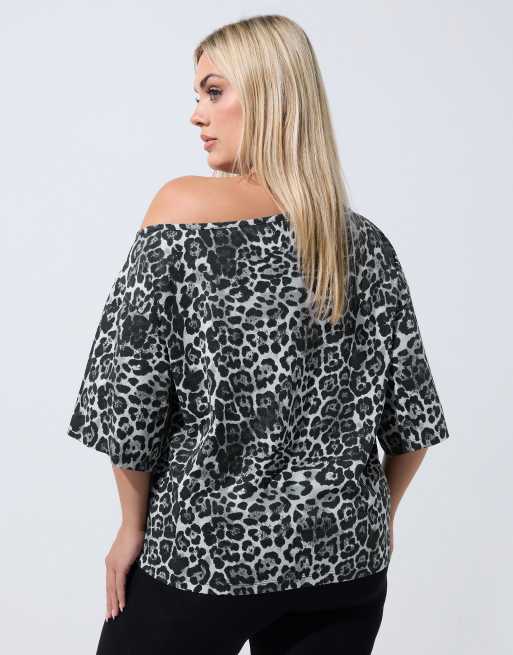 Yours Clothing Leopard off shoulder tee in grey, 3 of 4