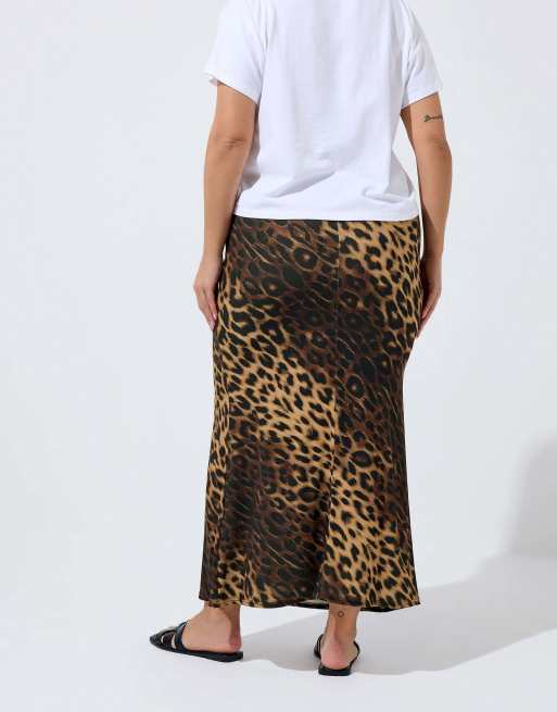 Yours Clothing Leopard print maxi skirt in brown, 3 of 4