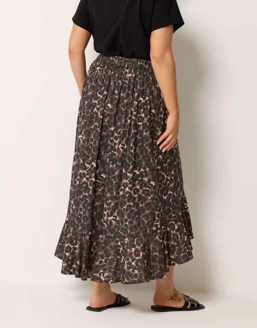 Yours Clothing Leopard print ruffle maxi skirt in brown, 3 of 4