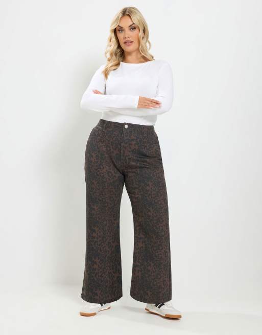 Yours Clothing Leopard print wide leg jeans in brown, 2 of 4