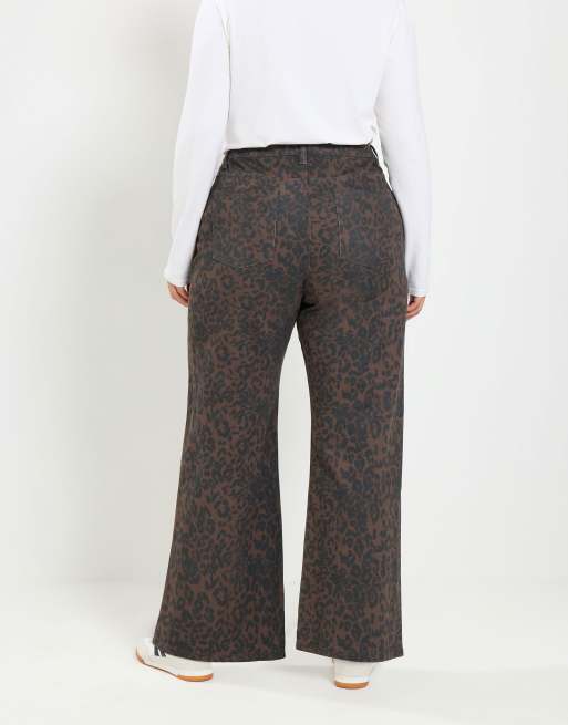Yours Clothing Leopard print wide leg jeans in brown, 3 of 4