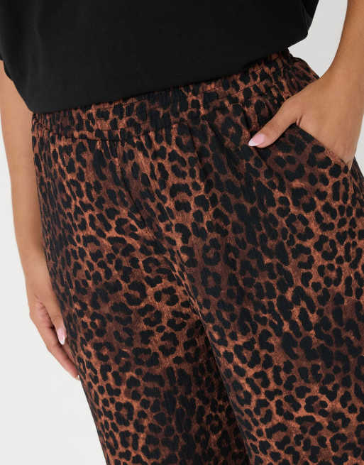 Yours Clothing Leopard print wide leg trousers in brown, 2 of 5