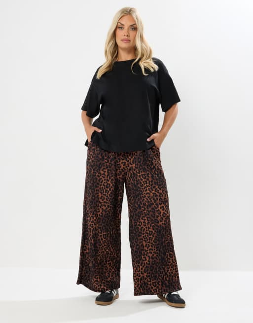 Yours Clothing Leopard print wide leg trousers in brown, 3 of 5