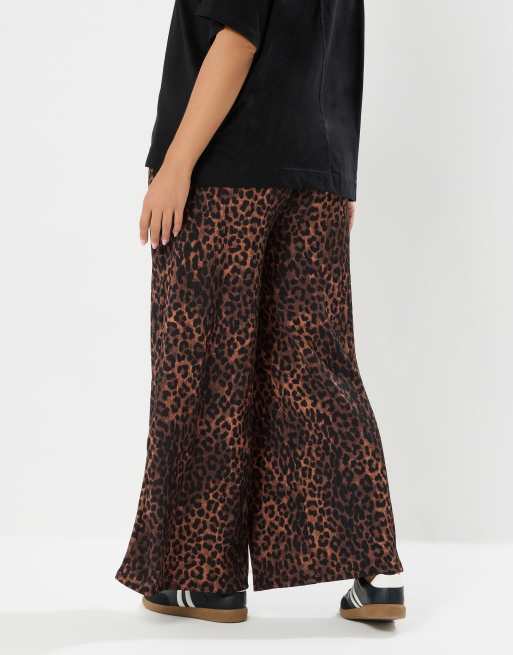 Yours Clothing Leopard print wide leg trousers in brown, 4 of 5