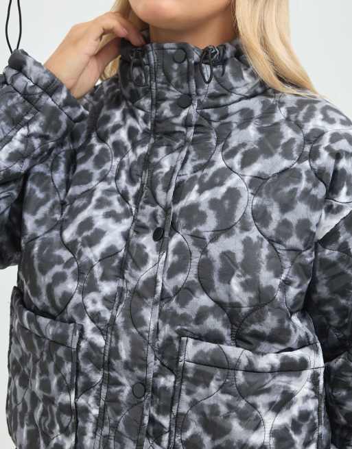 Yours Clothing Leopard puffer jacket in grey, 5 of 5