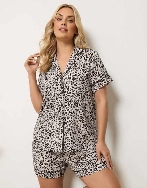 Yours Clothing Leopard pyjama set in natural, 2 of 4