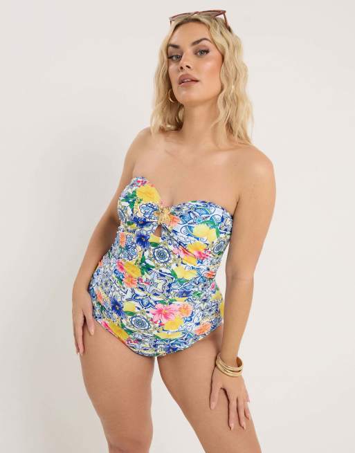 Yours Clothing Mediterranean tile bandeau swimsuit in white, 2 of 4