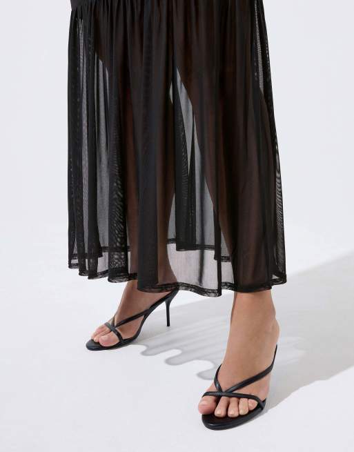 Yours Clothing Mesh trim maxi dress in black, 3 of 4