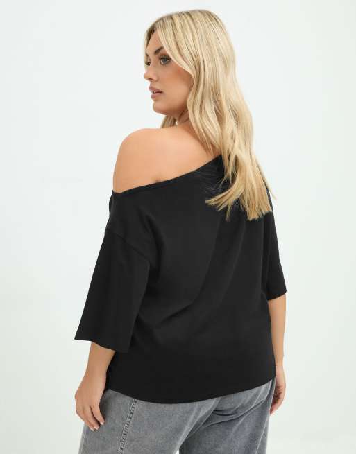 Yours Clothing Off shoulder cotton t-shirt in black, 3 of 4