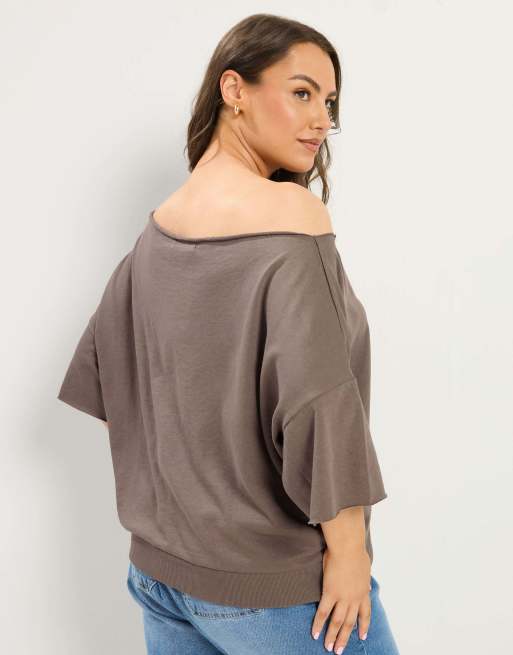 Yours Clothing Off shoulder sweatshirt in brown, 3 of 4