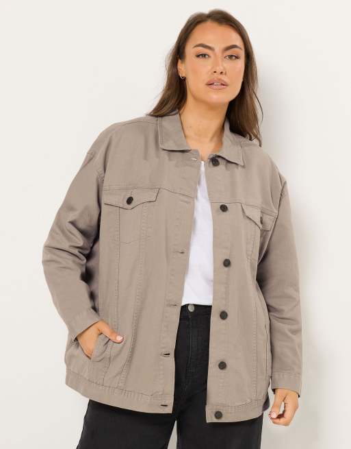 Yours Clothing Oversized denim jacket in brown, 4 of 4