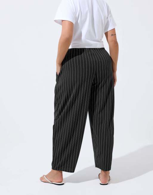 Yours Clothing Pinstripe barrel trousers in black, 3 of 4