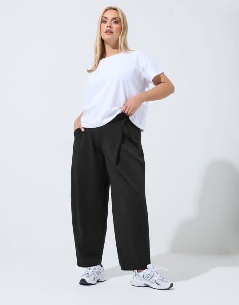 Yours Clothing Pleated barrel leg trousers in black - view 1