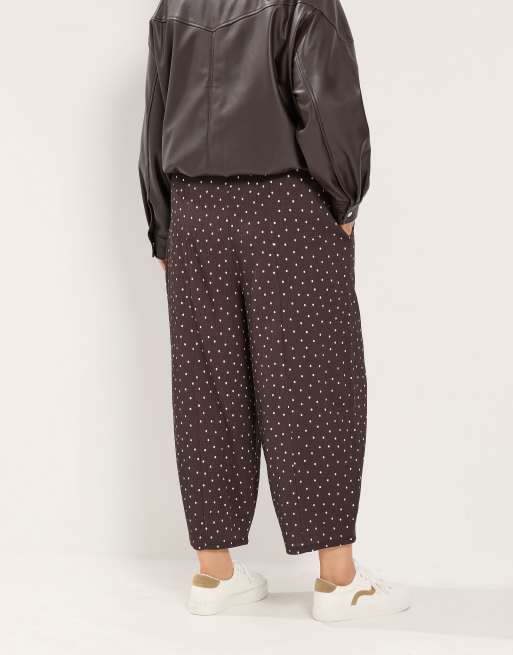 Yours Clothing Polka dot barrel trousers in brown, 3 of 4