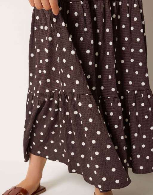 Yours Clothing Polka dot tiered maxi dress in brown, 4 of 4