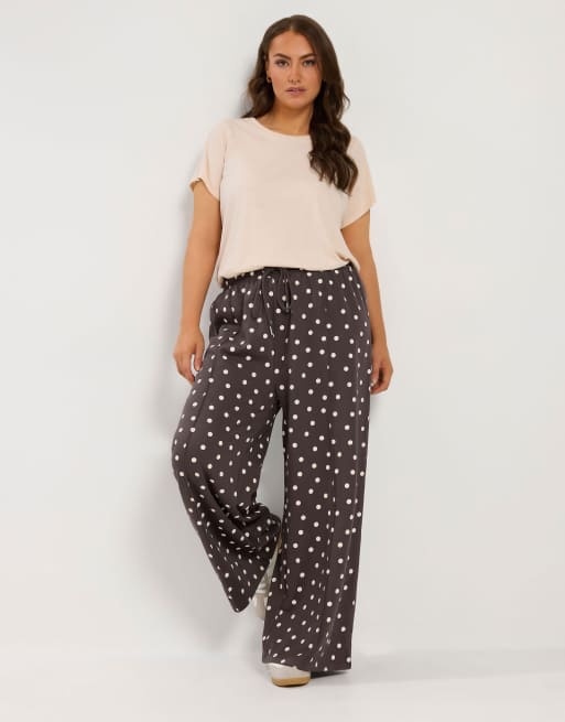 Yours Clothing Polka dot wide leg joggers in brown, 2 of 4