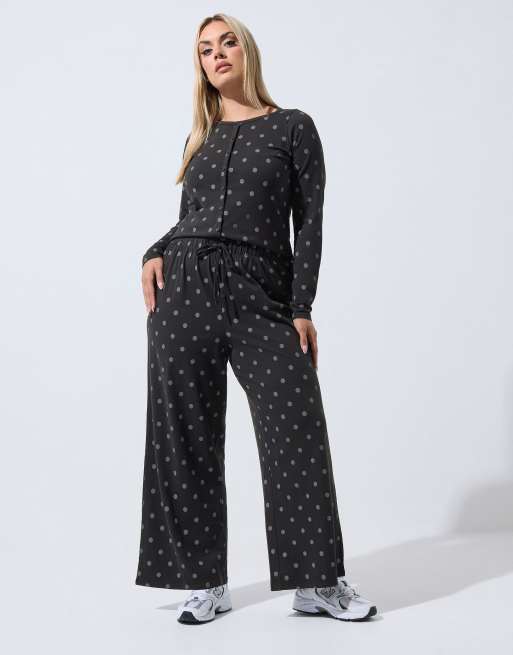 Yours Clothing Polka dot wide leg trousers in black, 2 of 4