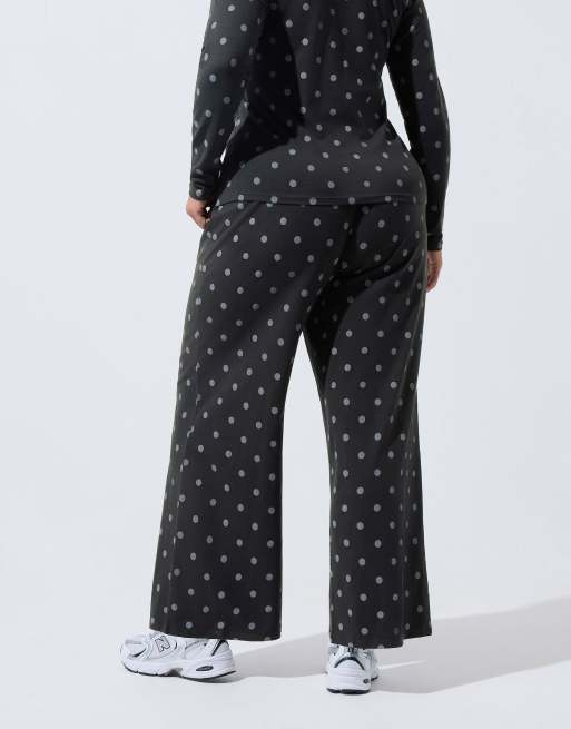 Yours Clothing Polka dot wide leg trousers in black, 3 of 4